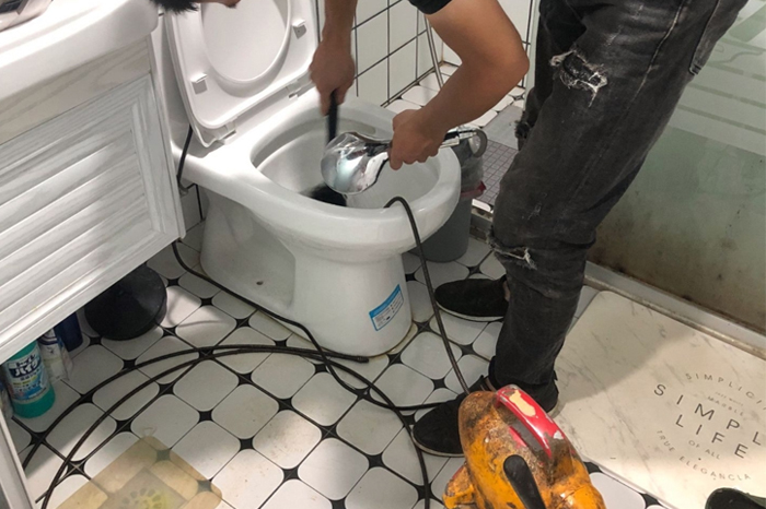 太康马桶堵塞自己疏通还是找师傅?专业上门服务让你省时更省心